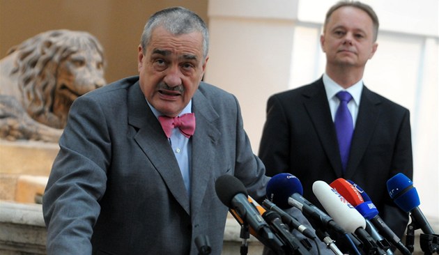 Předseda TOP 09 Karel Schwarzenberg na tiskové konferenci k zásahům v NP Šumava