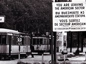 Archivní snímek z Berlína: "Opouštíte americkou zónu".