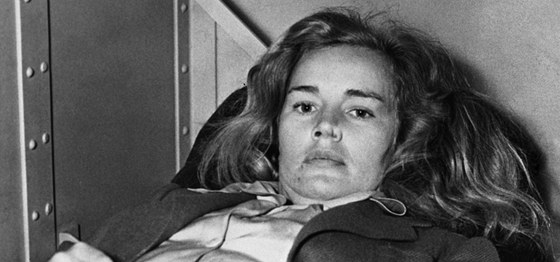 Pobyty Frances Farmerová v psychiatrické léčebně jsou předmětem řady spekulací. Pobyty Frances Farmerová v psychiatrické léčebně jsou předmětem řady spekulací.