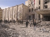 Syrské bezpečnostní složky kontrolují místo exploze ve městě Aleppo (10. února Syrské bezpečnostní složky kontrolují místo exploze ve městě Aleppo (10. února