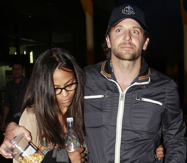 Bradley Cooper a Zoe Saldana spolu byli v kině. Bradley Cooper a Zoe Saldana spolu byli v kině.