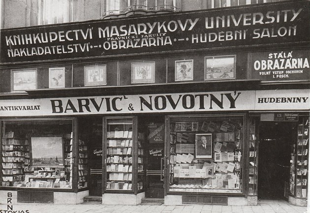 zdroj: http://brno.idnes.cz/knihkupectvi-barvic-a-novotny-slavi-130-vyroci-foc-/brno-zpravy.aspx?c=A130711_1950108_brno-zpravy_ekr