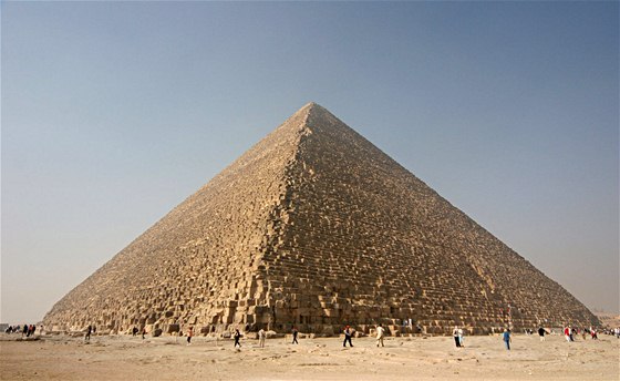 Velké pyramidy v Gíze jsou ukázkou zajímavé skutečnosti, že nejdéle by tu po člověku zůstaly právě ty nejstarší kamenné monumenty z dob starověku. Pokud by postavili něco podobného inteligentní dinosauři před více než 66 miliony let, dozvěděli bychom se to? Mohly by být podobně velké objekty zachovány napříč geologickým časem? Velké pyramidy v Gíze jsou ukázkou zajímavé skutečnosti, že nejdéle by tu po člověku zůstaly právě ty nejstarší kamenné monumenty z dob starověku. Pokud by postavili něco podobného inteligentní dinosauři před více než 66 miliony let, dozvěděli bychom se to? Mohly by být podobně velké objekty zachovány napříč geologickým časem?