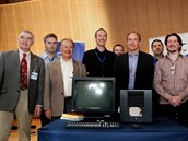 Původní "parta" z CERNu, která se podílela na vývoji WWW. Zleva: Robert Cailliau, první webový "konvertita", Dan Brickley, průkopník RDF, Ben Segal, mentor a informatik v CERNu, Chris Bizer, Free University Berlin, Tom Scott, BBC digital media, Tim Berners-Lee, vynálezce webu, Stephane Boyera, World Wide Web Foundation a Jean-Francois Groff, informatik v CERNu. Původní "parta" z CERNu, která se podílela na vývoji WWW. Zleva: Robert Cailliau, první webový "konvertita", Dan Brickley, průkopník RDF, Ben Segal, mentor a informatik v CERNu, Chris Bizer, Free University Berlin, Tom Scott, BBC digital media, Tim Berners-Lee, vynálezce webu, Stephane Boyera, World Wide Web Foundation a Jean-Francois Groff, informatik v CERNu.