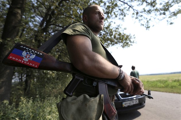 Bojovník Doněcké lidové republiky na východě Ukrajiny  (5. srpna 2014)