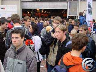Davy lidí krátce po otevření GameHall, čtvrtek 10.10.2002