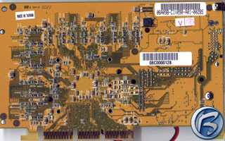 Zadní pohled na kartu ASUS V7700 64MB