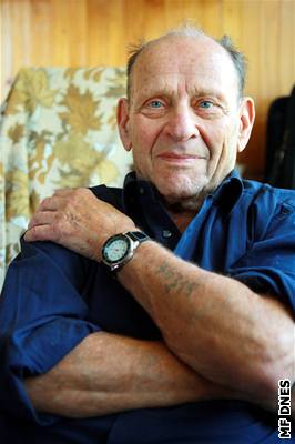 „Vymyslel jsem si, že mám za sebou dva semestry na medicíně,“ říká Artur Radvanský, vězeň, který přežil Osvětim