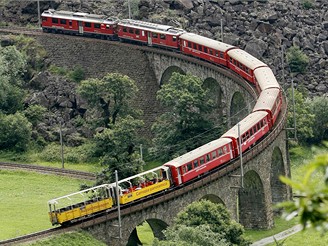 Švýcarsko, Rhétská železnice - nová památka UNESCO