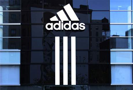 Adidas stahuje svoji výrobu z Číny kvůli rostoucím platům tamních dělníků. Ilustrační foto