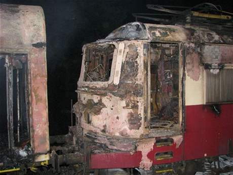 Požár vlaku u Pňovan na trati Plzeň-Cheb (30.7.2008)