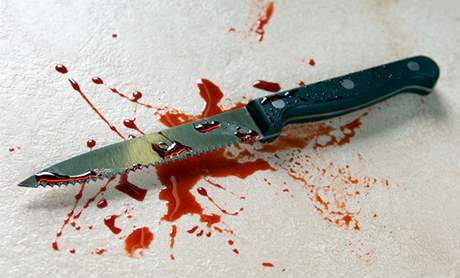 Útočník zasadil do těla oběti až padesát ran nožem. Ilustrační foto.