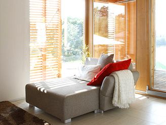 Netradiční pohovka pro dva do malého prostoru zcela postačí