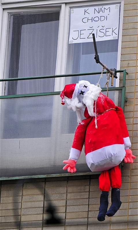 Santa Claus jako symbol Vánoc pro dospělé