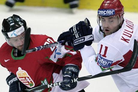 PŘETLAČOVANÁ. Tento souboj dopadl nerozhodně, po zápase se mohli radovat hokejisté Běloruska.
