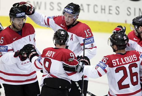 RADOST. Hokejisté Kanady přehráli v pohodě Slovensko a plným počtem bodů postoupili do osmifinále.