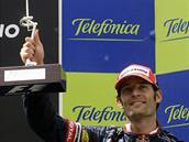 Mark Webber s trofejí pro třetí místo ve VC Španělska