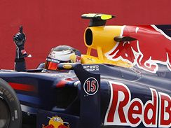 Sebastian Vettel z Red Bullu se raduje z vítězství ve Velké ceně Británie
