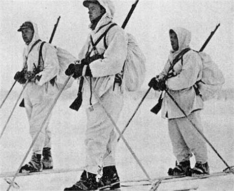 Za značnou část úspěchů Finové vděčili schopnosti operovat v zimním terénu. Na snímku norští dobrovolníci.