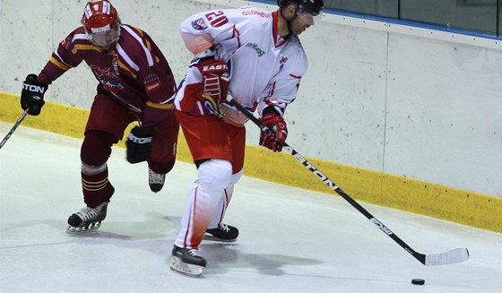 NEJVĚTŠÍ KOHOUT. Moravská hokejová legenda Jiří Dopita (vpravo) 
oblékl dres