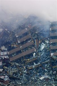Trosky budovy WTC7 Trosky budovy WTC7