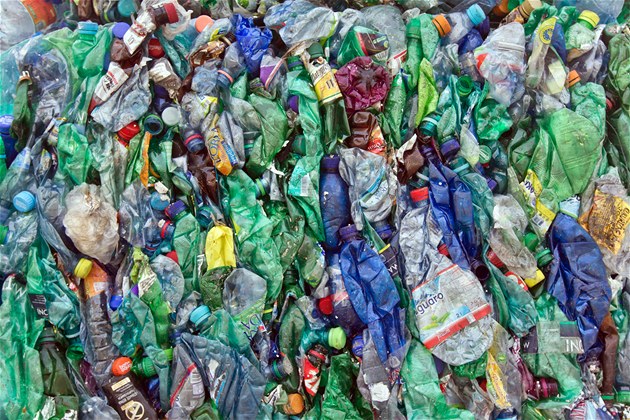 Praha neumí roztřídit plastový odpad, zájem o něj srazily i potíže Číny